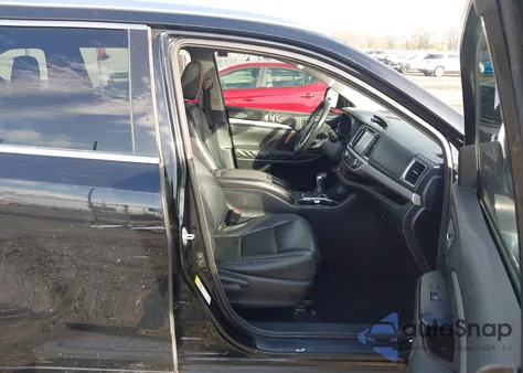 2014 Toyota Highlander Xle V6 z USA, uszkodzony, nr VIN 5TDKKRFH6ES032315